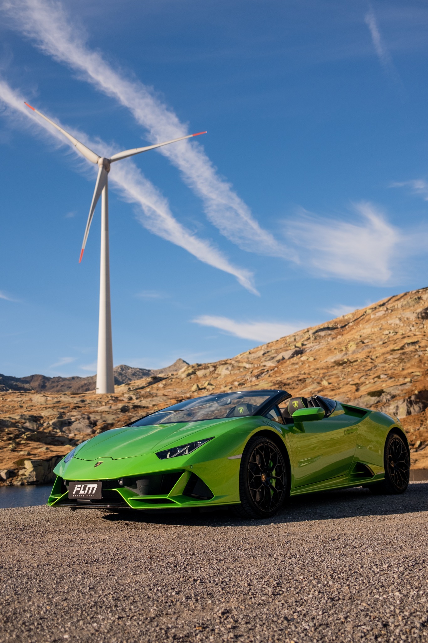 Produzione social C2 Creative Agency con Lamborghini verde e pala eolica